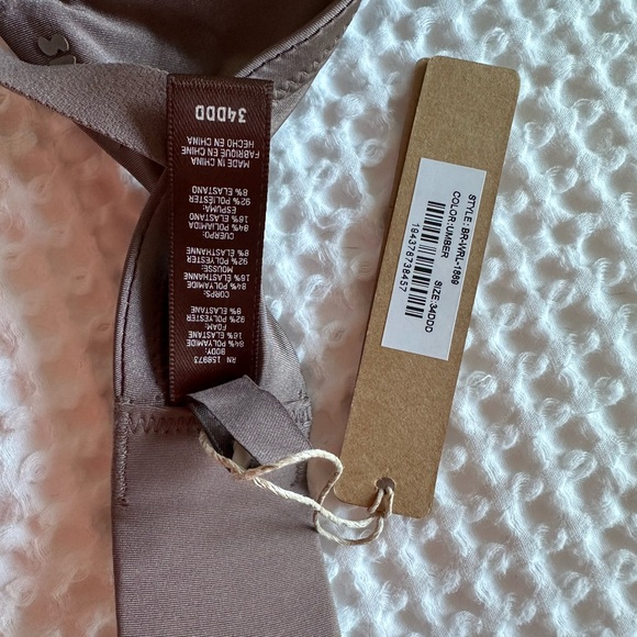 Skims bras - wireless tshirt bra and weightless demi bra - Picture 2 of 3